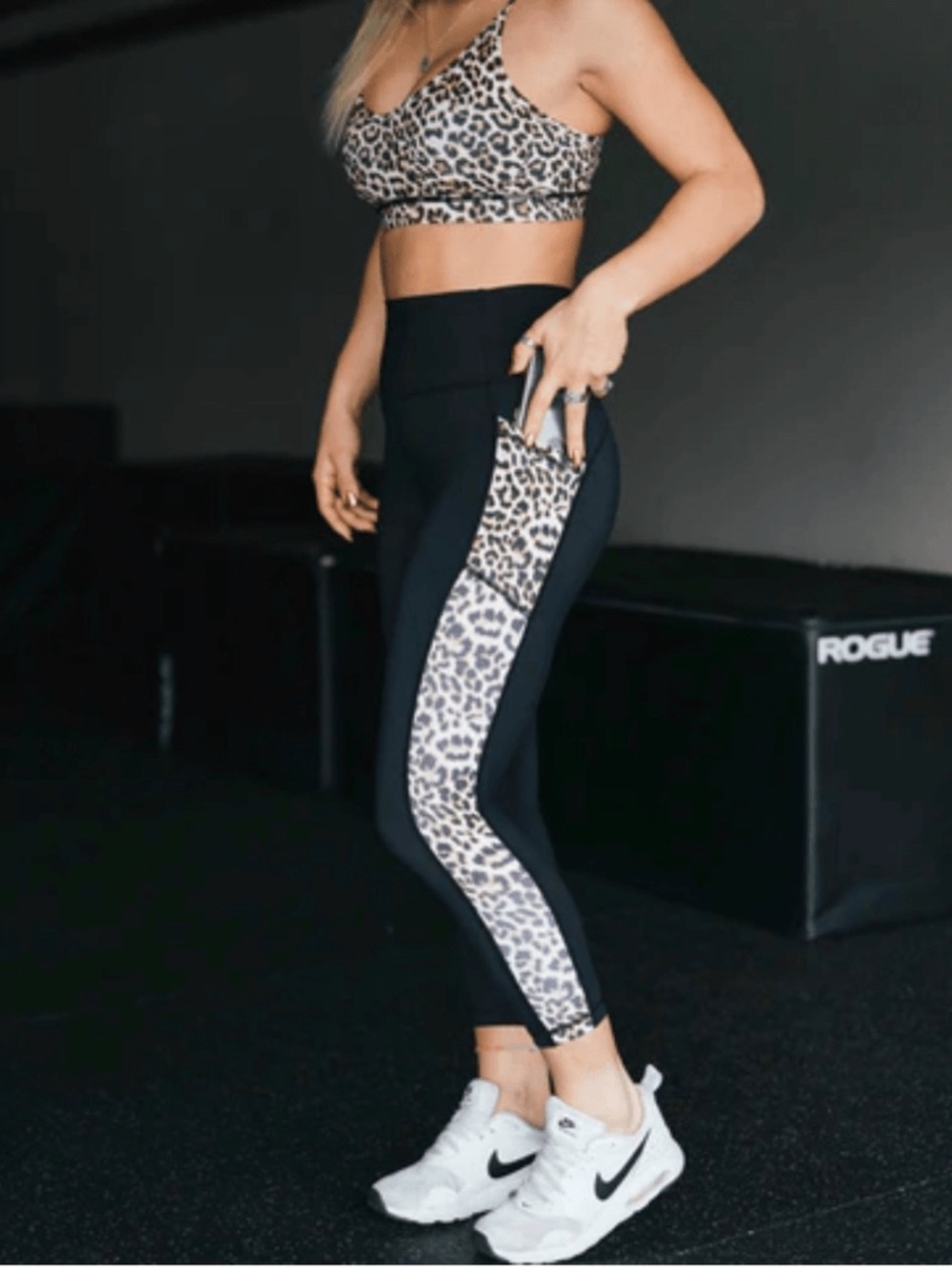 Zyia Active Brilliant Leopard
Leggings Black Pocket High-Rise (8-10) EUC Capri